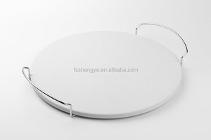 <span class=keywords><strong>Pietra</strong></span> <span class=keywords><strong>per</strong></span> <span class=keywords><strong>Pizza</strong></span> in gres di 14.2 diametro con bordo smaltato e impugnature in Silicone - Product Image 4