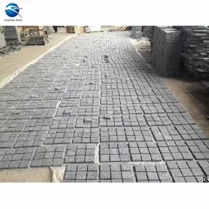 G684 Zwart Basalt Mesh Back Straatsteen