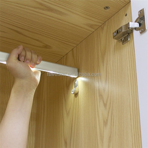<span class=keywords><strong>Led</strong></span> barras para colgar camisas en forma de L <span class=keywords><strong>led</strong></span> la luz del <span class=keywords><strong>armario</strong></span> Personal con <span class=keywords><strong>sensor</strong></span> de infrarrojos - Product Image 1