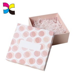 Coloré impression rose couleur en carton personnalisé taille belle gify boîte avec d'autres morceaux de papier - Product Image 1