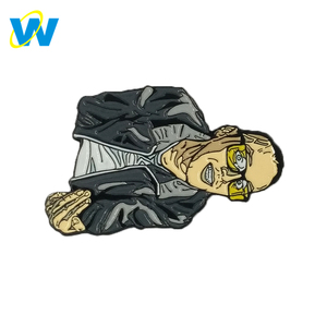 2018 el más nuevo anime esmalte suave pin insignia de botón abrigo laple pin - Product Image 3