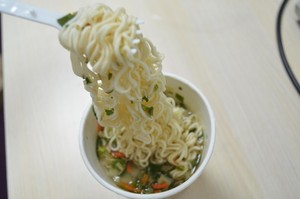 Tasse de 65g de nouilles instantanées/approvisionnement en vrac de ramen/usine alimentaire OEM - Product Image 2