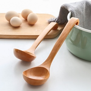 Cucharón Grande Clásico de Madera de Schima Natural, Hecho a Mano, Ecológico, Ligero, Apto para Lavavajillas, con Gancho - Product Image 5