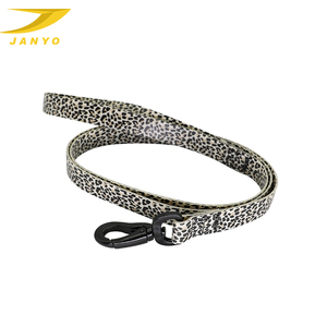 Correa con estampado de leopardo para perro, arnés impermeable de pvc con hebilla de metal - Product Image 3