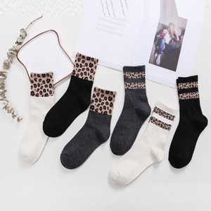 <span class=keywords><strong>Calze</strong></span> coreane da donna autunnali e invernali nuove <span class=keywords><strong>calze</strong></span> di cotone a righe <span class=keywords><strong>leopardate</strong></span> a due barre - Product Image 5