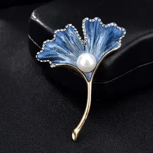 New Gold Silver Ginkgo Leaf Brooches with Simulated Pearl Angel Wings Rhinestone Brooch for Women Bijoux Brooches