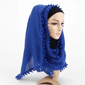 Modieuze Groothandel Hijab Vrouwen Effen Kleur Katoenen Hijab Sjaals Met Pom Pom Kwastjes Moslim Turkse Hijab Sjaal Sjaal