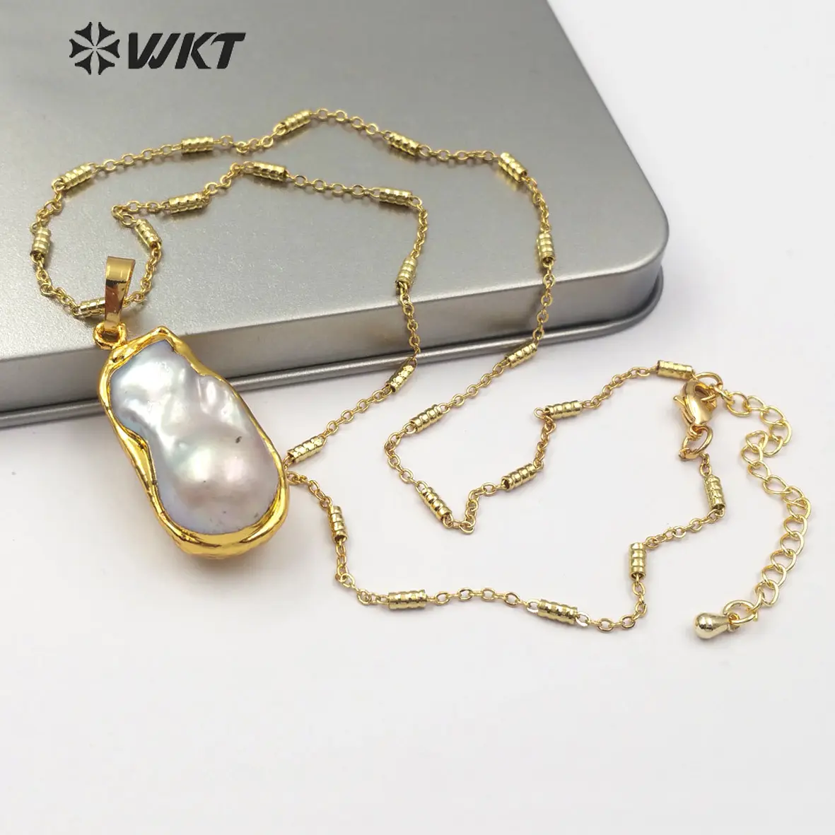 WT-JN063 perhiasan bentuk tidak beraturan liontin mutiara alami spesifik setiap setengah kalung mutiara dibalut berlapis emas