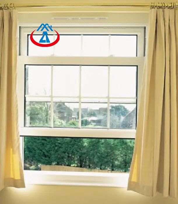 Современное раздвижное окно из ПВХ и алюминия с решетками для дома