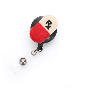 Infirmière médicale bricolage <span class=keywords><strong>porte</strong></span>-<span class=keywords><strong>Badge</strong></span> en feutre rétractable <span class=keywords><strong>avec</strong></span> pince crocodile accessoire <span class=keywords><strong>porte</strong></span>-carte d'identité personnalisable - Product Image 4