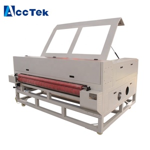 Auto-alimentazione piano di lavoro 80 w CO2 Tessuto <span class=keywords><strong>Taglio</strong></span> <span class=keywords><strong>Laser</strong></span> Macchina di <span class=keywords><strong>Taglio</strong></span> <span class=keywords><strong>Laser</strong></span> Tessile AKJ1610-2 prezzo - Product Image 3