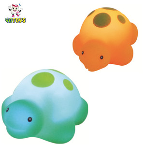 Neuheit Neu 2021 Wasserspiel zeug Wasserdicht LED Blinklicht Leuchten Frosch Baby Bad Spielzeug für Kinder