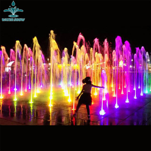 น้ำพุทรงสูง12เมตรทำจากไม้ใช้กลางแจ้งสีสันสดใสสำหรับตกแต่งกลางแจ้ง