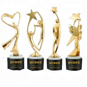 Resina Metálicos Trofeo Oscar Figura base de cristal - Product Image 1