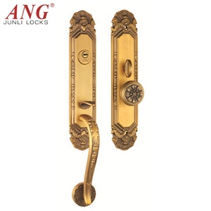 Nouvelle <span class=keywords><strong>serrure</strong></span> <span class=keywords><strong>de</strong></span> <span class=keywords><strong>porte</strong></span> <span class=keywords><strong>coulissante</strong></span> <span class=keywords><strong>de</strong></span> luxe en cuivre à double puce à tirage unique en or 24 carats américaine pour portail <span class=keywords><strong>de</strong></span> villa - Product Image 3