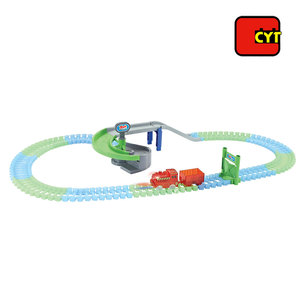 Montaggio flessibile tracce elettrico incandescente treno modello set con 100 pz - Product Image 1