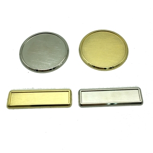 丸い正方形の長方形異なるサイズの空白の金属ロシアのバッジ - Product Image 1