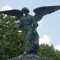 현대 야외 장식 금속 정원 동상 천사 종교 생활 크기 청동 황동 날개 천사 동상 조각