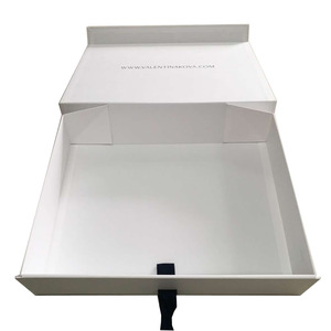Luxe Blanc Mat Vêtements Boîte Cadeau pour Dos Nu Robes - Product Image 1