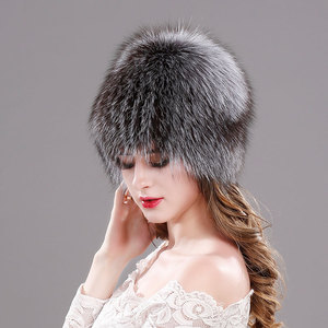 Chapeau d'hiver en fourrure de renard cousu à la main pour femmes avec motif rayé brodé à la main, ajustement extensible pour un usage quotidien et pour les fêtes - Product Image 3
