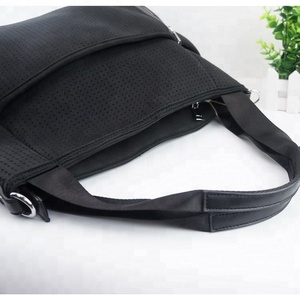 2018 Chine Fournisseur Hobo <span class=keywords><strong>Plage</strong></span> Néoprène Fourre-Tout Sacs Perforé <span class=keywords><strong>Maman</strong></span> Couches Sacs À Main - Product Image 5