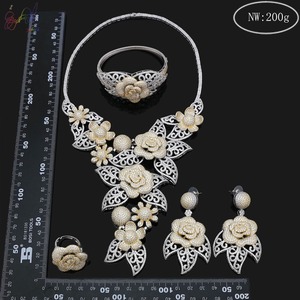Commercio all'ingrosso Americano Set di <span class=keywords><strong>Gioielli</strong></span> Con Diamanti di Cristallo di Zircon Degli Orecchini Della Collana Dell'anello Del Braccialetto per le Donne di Modo su Monili di Cerimonia Nuziale - Product Image 5