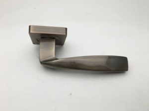 มือจับประตูลดราคาพิเศษ พร้อมลายดอกไม้สี่เหลี่ยม - Product Image 4