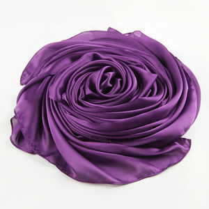 Productos calientes <span class=keywords><strong>Mercado</strong></span> francés Superventas Bufanda chal de seda púrpura brillante Color liso Nuevo Material de seda Bufanda de satén al por mayor - Product Image 1
