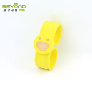 Nouvelle arrivée bébé couleurs de bonbons smiley forme anti - moustiques slap bracelets de silicone d'énergie