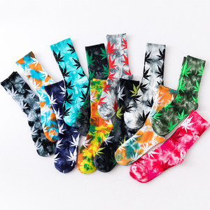 Nieuwe Weed Leaf Katoen Hoge Sokken Mannen Vrouwen Kleurrijke Tie Dye Esdoorn Bladeren Atletische Sport High Crew Sokken