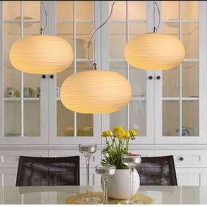 Lampe suspendue en verre soufflé rond blanc artisanal JYLIGHTING à vendre - Product Image 3