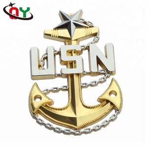 Cina personalizzato 3D aquila in metallo pilota ali pin distintivo in lega di zinco nastro die colpito die casting maker cappellano distintivo - Product Image 5