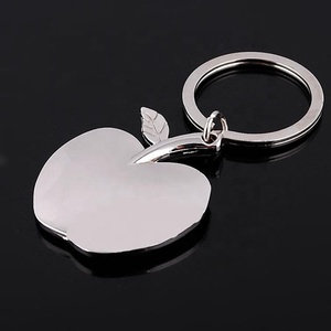 Porte-clés en métal en forme de pomme avec logo personnalisé gravé - Product Image 5