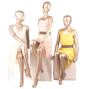 Seduta di colore dell'oro mannequin femminile di tutto il corpo sexy delle donne delle signore del vestito mannequin