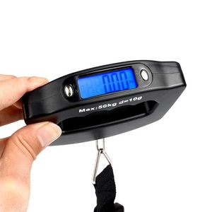 Bilancia <span class=keywords><strong>da</strong></span> bagaglio portatile <span class=keywords><strong>da</strong></span> 110 libbre 50kg/10g per <span class=keywords><strong>valigia</strong></span> bagaglio <span class=keywords><strong>da</strong></span> <span class=keywords><strong>viaggio</strong></span> <span class=keywords><strong>pesa</strong></span> la bilancia LCD posteriore con gancio <span class=keywords><strong>da</strong></span> pesca - Product Image 5