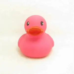 Kunden BPA FREI pvc mini rosa gummi ente bad spielzeug mit ton schwimmende ente