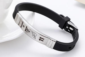 Pulseras Ajustables de Silicona con Diseño de Estrellas del Fútbol, Elegantes Brazaletes de Acero Inoxidable - Product Image 5