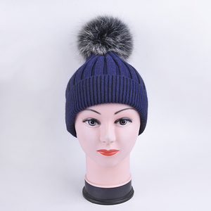Faux Fur Pom invierno moda caliente manguito de punto azul marino gorro - Product Image 1