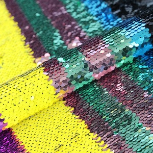 2024, tela de lentejuelas de escamas de pescado de poliéster 100% hecha a medida, bordado de rayas multicolor, bolsas de coches antiestáticas reversibles para niñas - Product Image 2