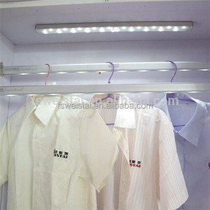<span class=keywords><strong>Led</strong></span> barras para colgar camisas en forma de L <span class=keywords><strong>led</strong></span> la luz del <span class=keywords><strong>armario</strong></span> Personal con <span class=keywords><strong>sensor</strong></span> de infrarrojos - Product Image 2