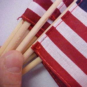 Bán Buôn Tùy Chỉnh In Mỹ Cờ <span class=keywords><strong>Mini</strong></span> Nước Bằng Gỗ Cực Cầm Tay Cờ Hiệu Polyester Vải Chiến Dịch Biểu Ngữ - Product Image 2