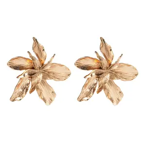 Geometrica esagerazione del metallo oro fiori femminili orecchini lunghi orecchini di pendente