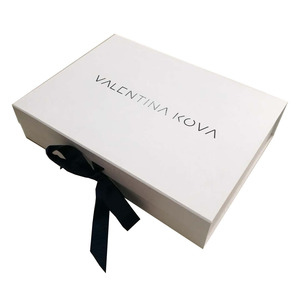 Luxe Blanc Mat Vêtements Boîte Cadeau pour Dos Nu Robes - Product Image 4