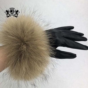 Los más nuevos diseños personalizados, guantes cálidos de invierno para mujer, guantes de cuero para motocicleta, guantes de cuero de piel de oveja con puño de piel de mapache - Product Image 2