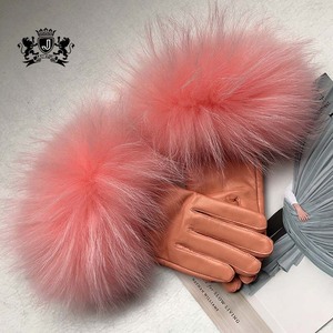 Los más nuevos diseños personalizados, guantes cálidos de invierno para mujer, guantes de cuero para motocicleta, guantes de cuero de piel de oveja con puño de piel de mapache - Product Image 5