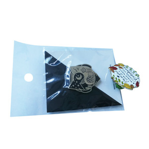 Accesorios para Halloween negro personalizada <span class=keywords><strong>libro</strong></span> de magia vela esmalte hecho broches pines - Product Image 4