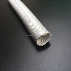 La fibre de verre aluminisée de protection thermique à hautes températures ondulée non d'amiante reflètent le tube d'isolateur - Product Image 3