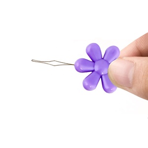 Renkli el dikiş aracı güzellik çiçek şekli plastik iğne geçirici - Product Image 3