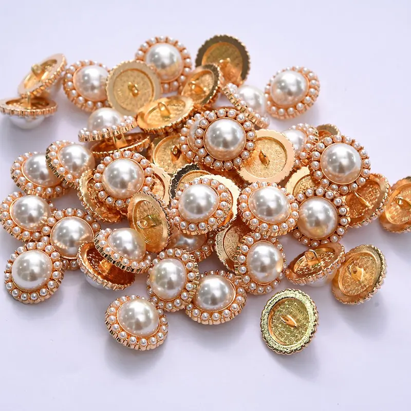 Cardigan tricoté de haute qualité pour femmes, boutons en alliage métallique, pull pull avec perles et boutons