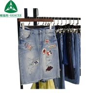 Grossiste en vêtements d'occasion, jeans et jupes pour femmes, vêtements usagés, Bulgarie